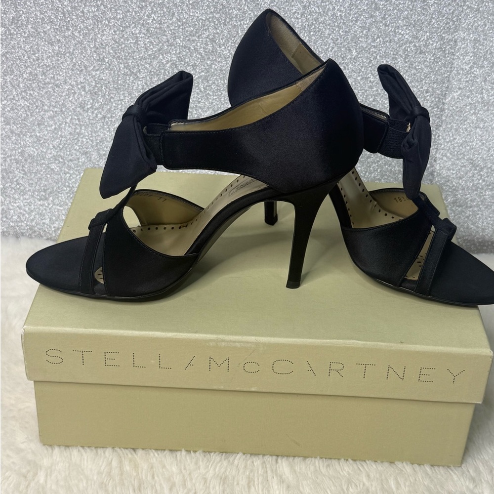 Stella McCartney Black Bow T-Strap Heels - Picture 12 of 12